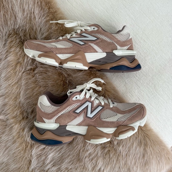 New Balance Shoes - New balance sneakers 8 nwot 9060